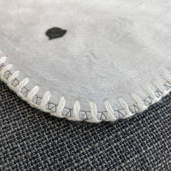 Handgemaltes Haustierportrait auf Premium Kuscheldecke im Streetart Stil