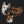 Handgemaltes Haustierportrait auf Handyhülle im Gold Stil